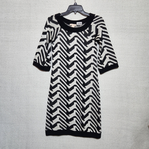 jonathan martin Dresses & Skirts - Johnathan Martin Sweater Dress Small Black and White Chevron Knit Dress